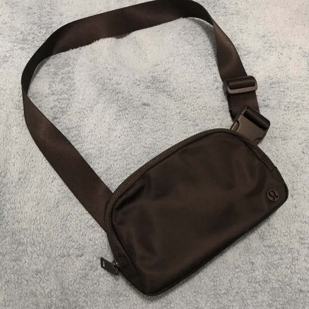Lululemon Everywhere Belt Bag